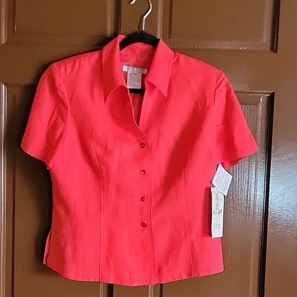 Plaza South-Linen/ Rayon coral,collared v neck, short sleeved top 12P NWT.